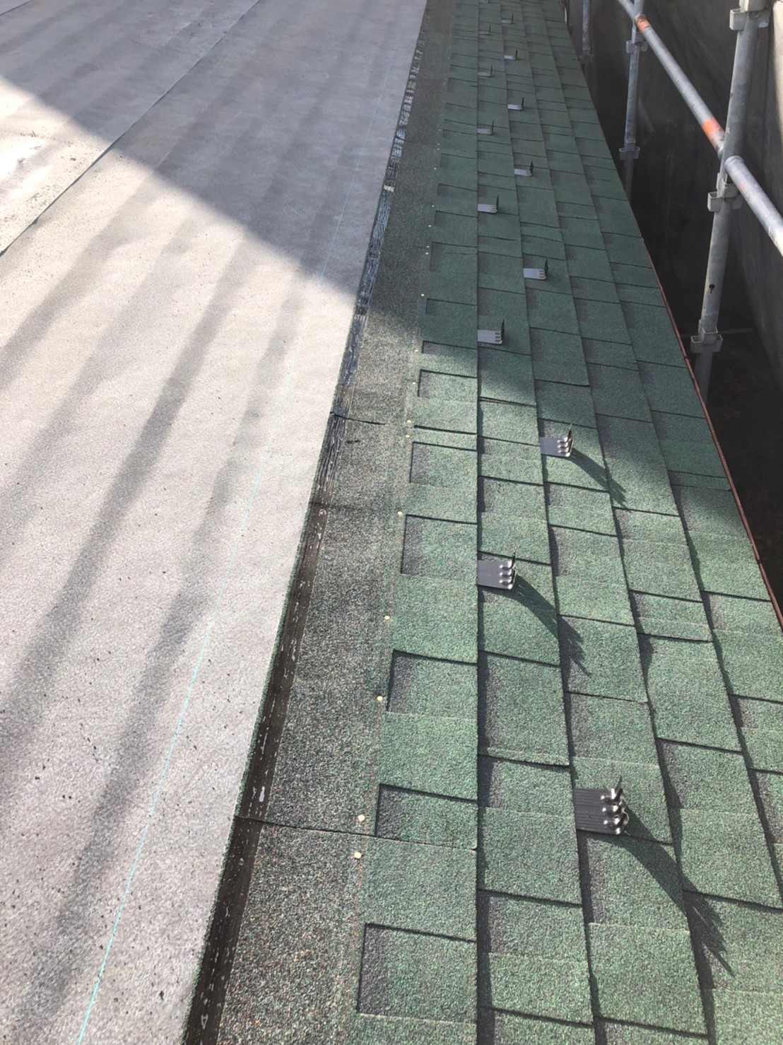 シングル屋根施工状況